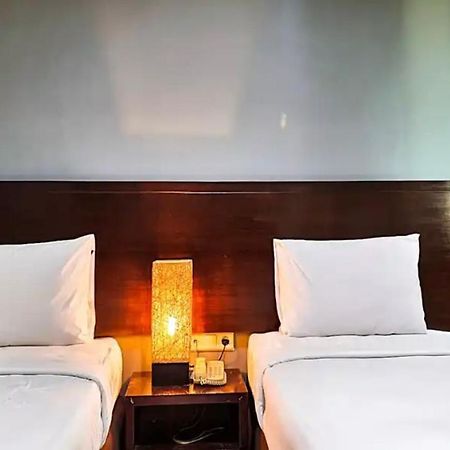 N1 Hotel Tanah Abang Jakarta Exterior foto